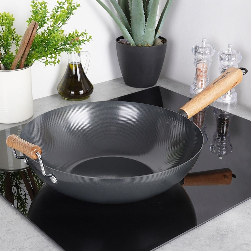 Carbon steel wok with non-stick, for all stoves and dishwashers