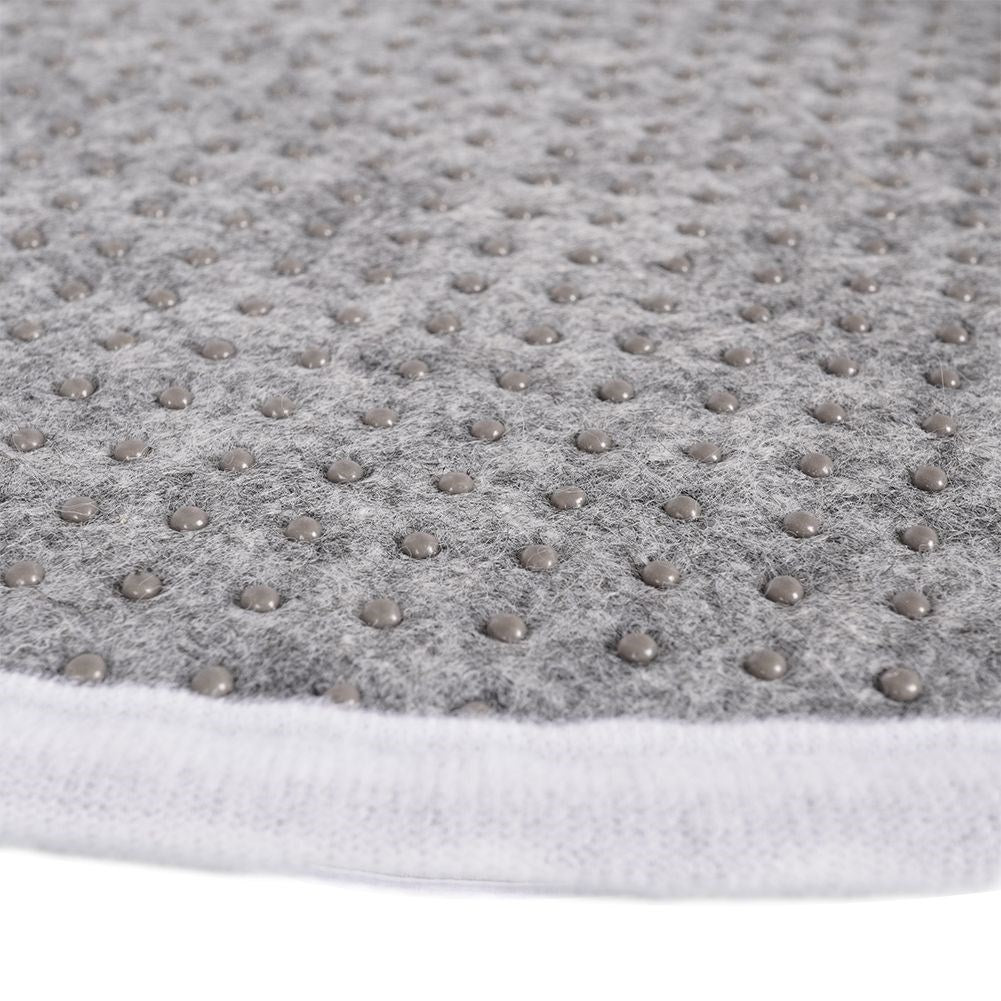 Carpet for children's rooms with cute rabbit motif and non-slip underside