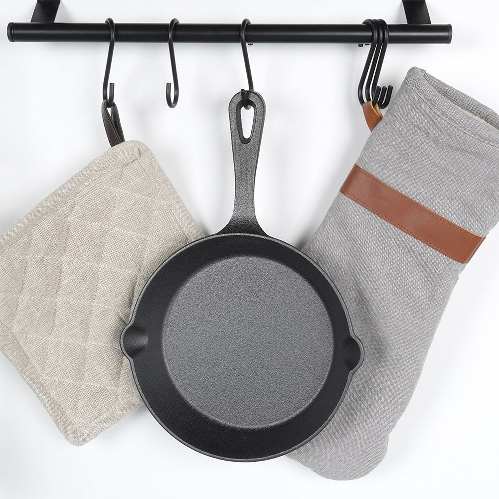 Cast iron pan 15 cm with spouts for all heat sources