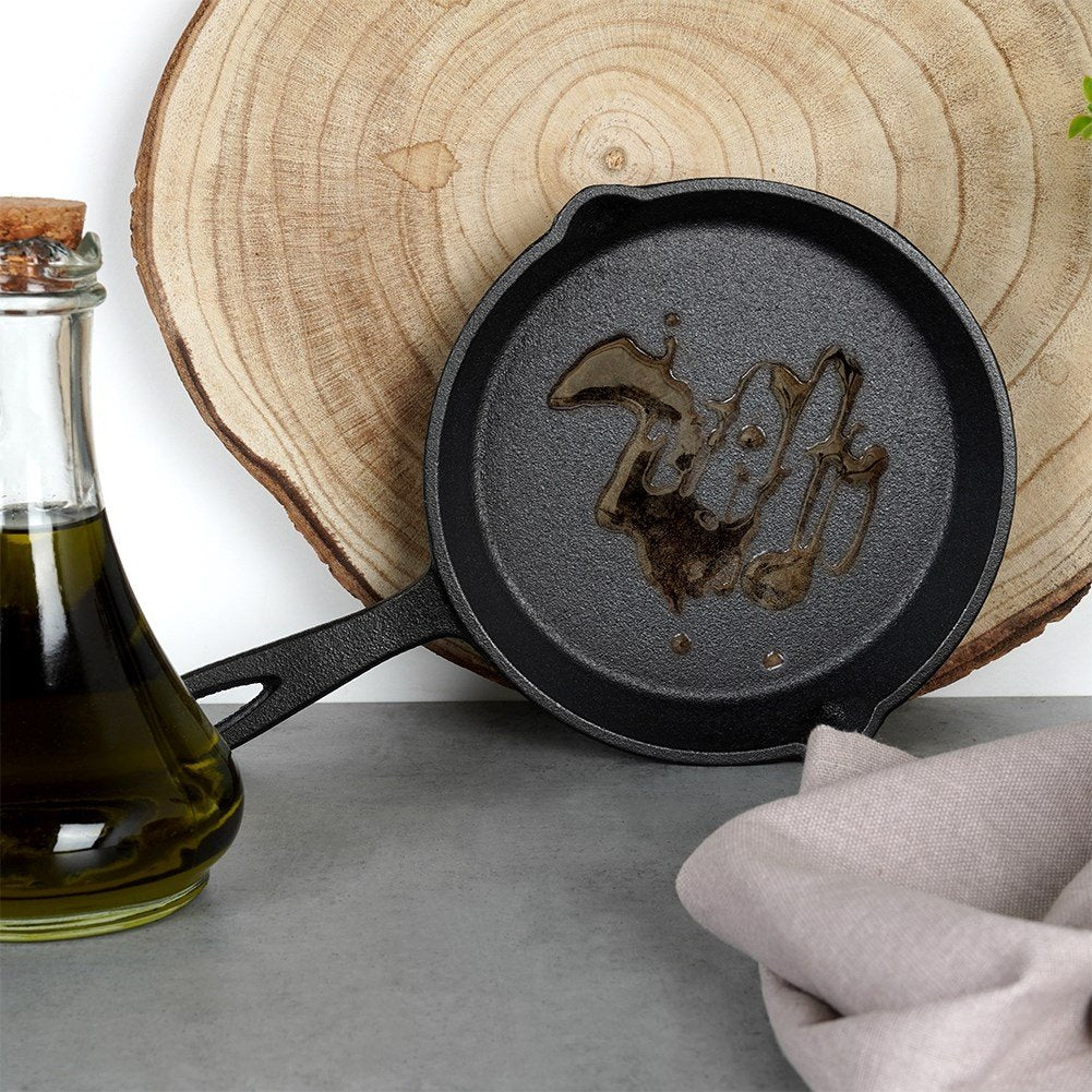 Cast iron pan 15 cm with spouts for all heat sources