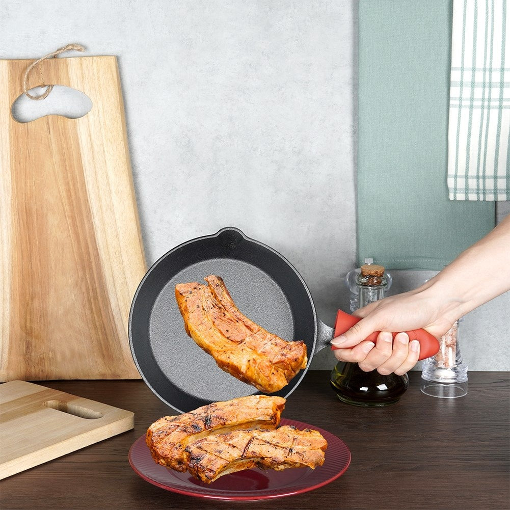 Cast iron pan 20 cm with silicone cover for induction and oven