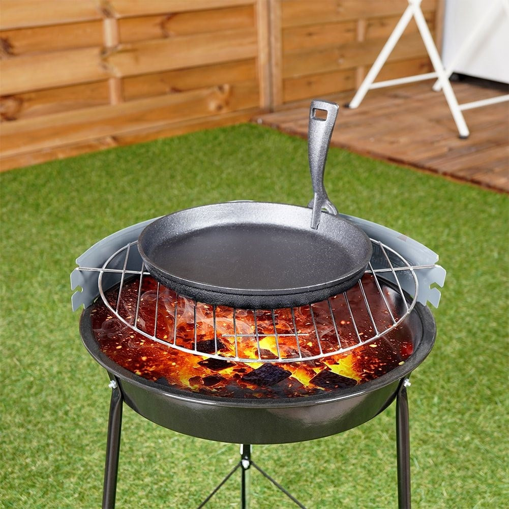Cast iron pan 22 cm with removable handle and cutting board