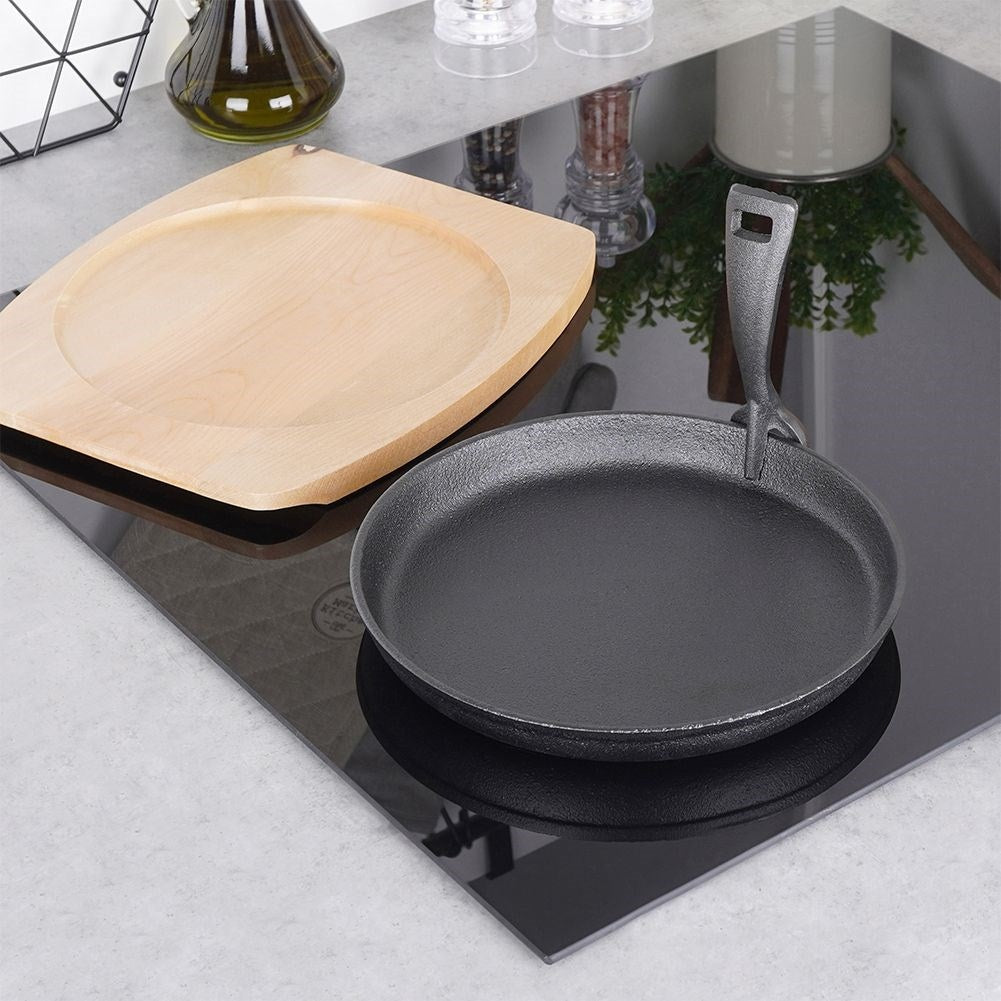 Cast iron pan 22 cm with removable handle and cutting board