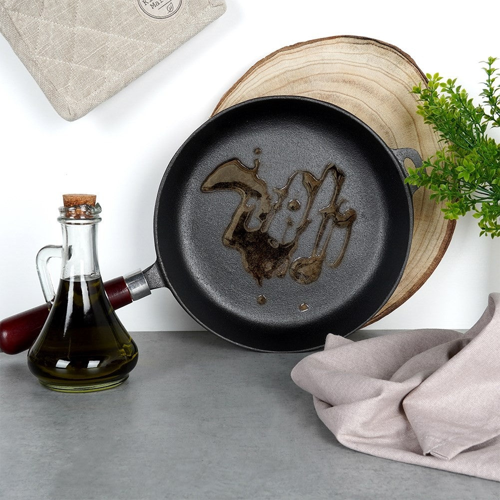Cast iron pan 24 cm with wooden handle