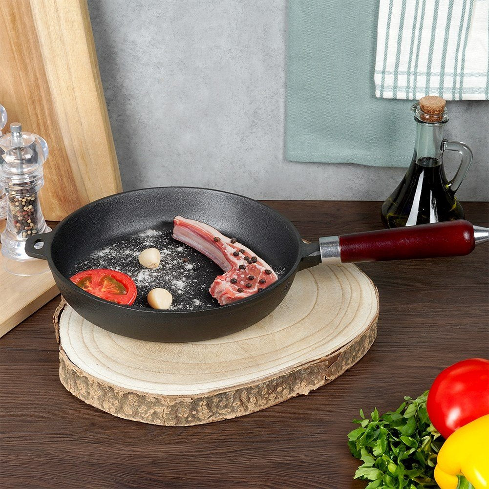 Cast iron pan 24 cm with wooden handle