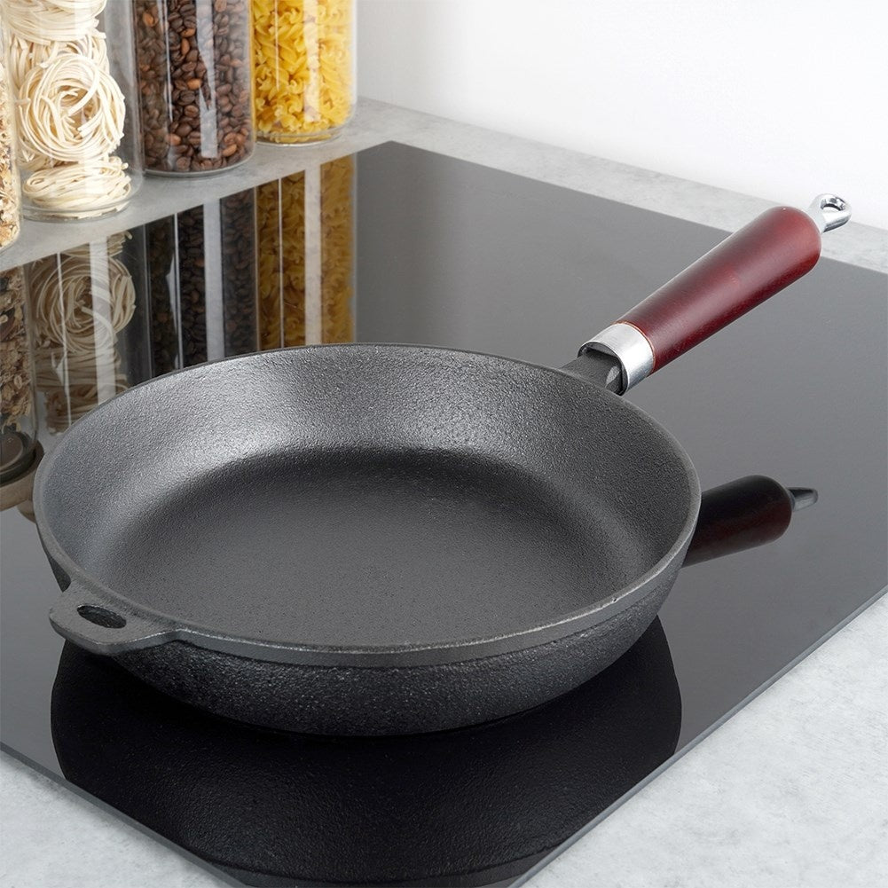 Cast iron pan 24 cm with wooden handle