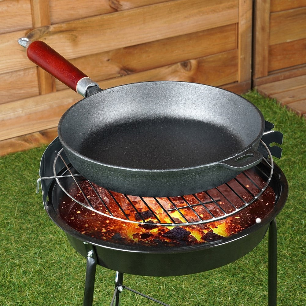 Cast iron pan 26 cm with wooden handle