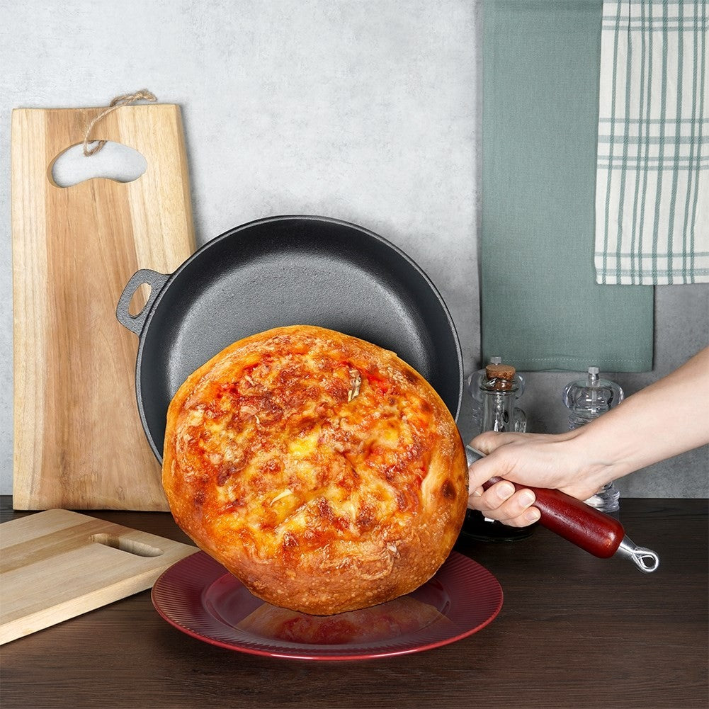 Cast iron pan 26 cm with wooden handle