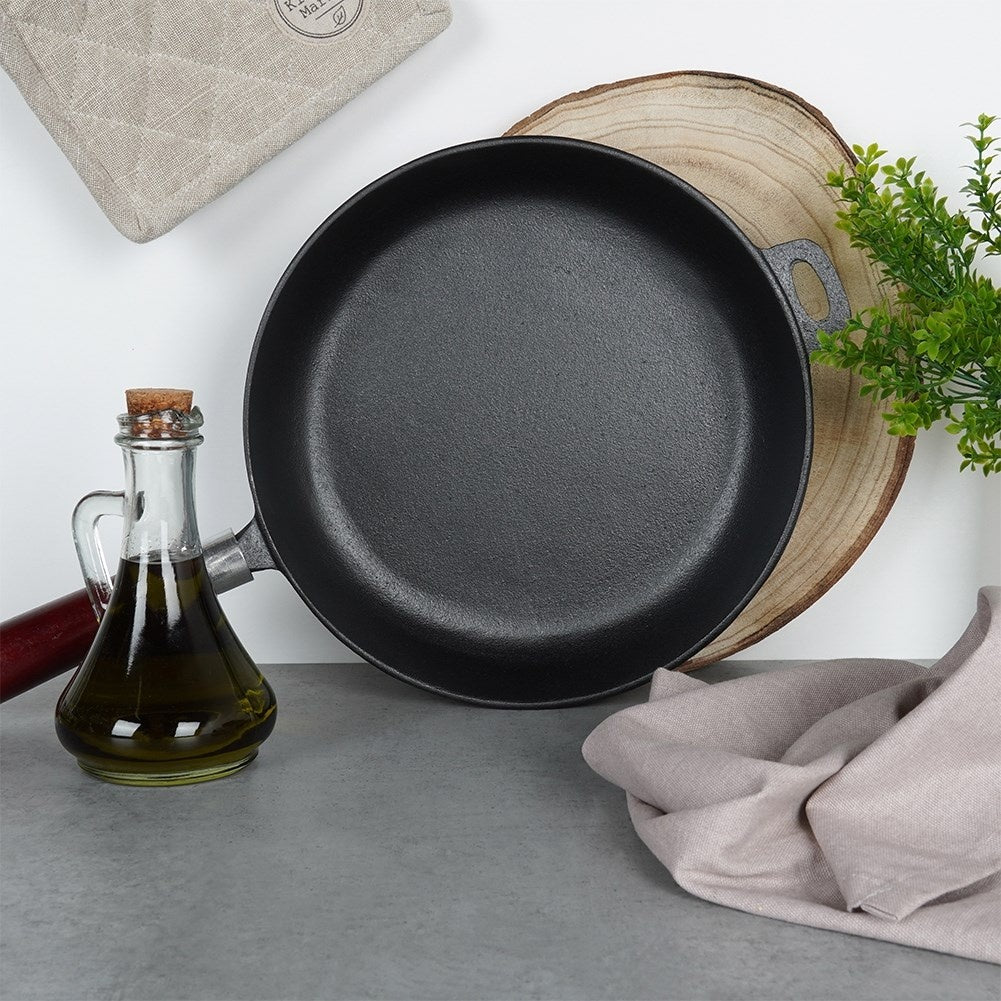 Cast iron pan 26 cm with wooden handle
