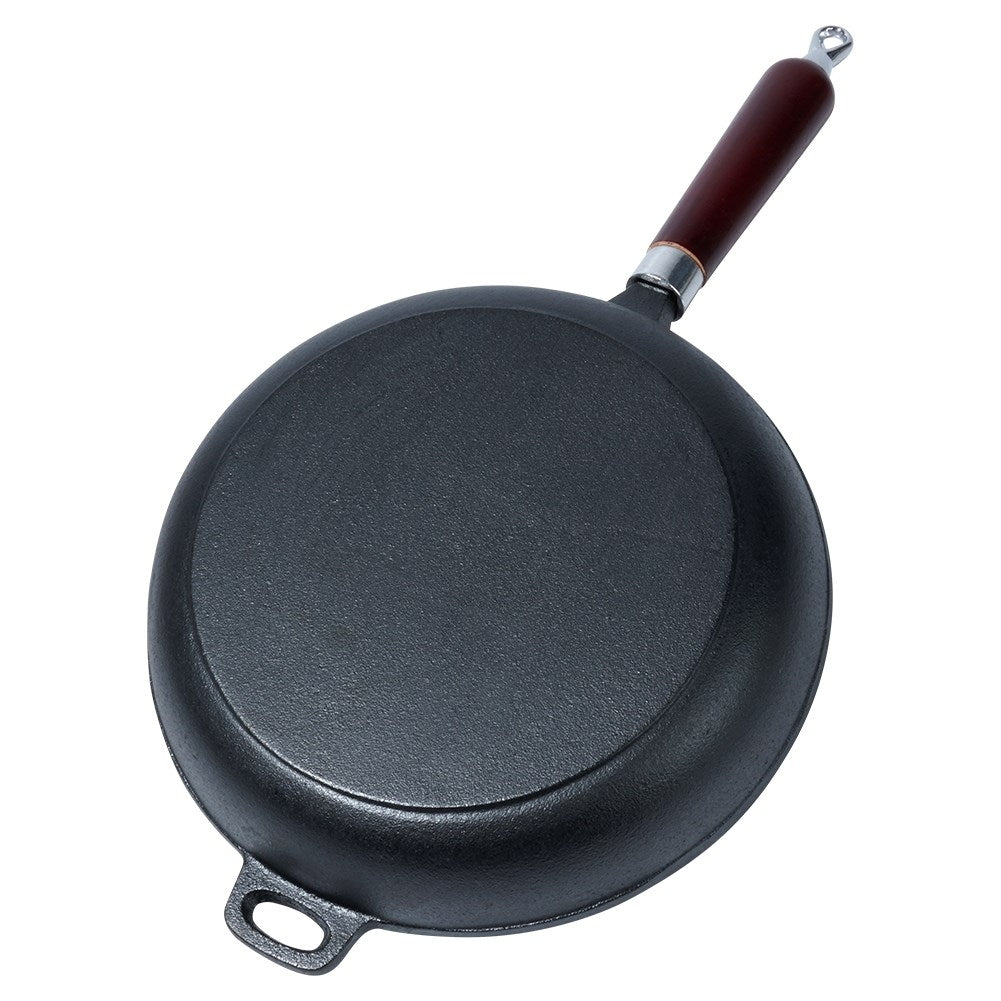 Cast iron pan 26 cm with wooden handle