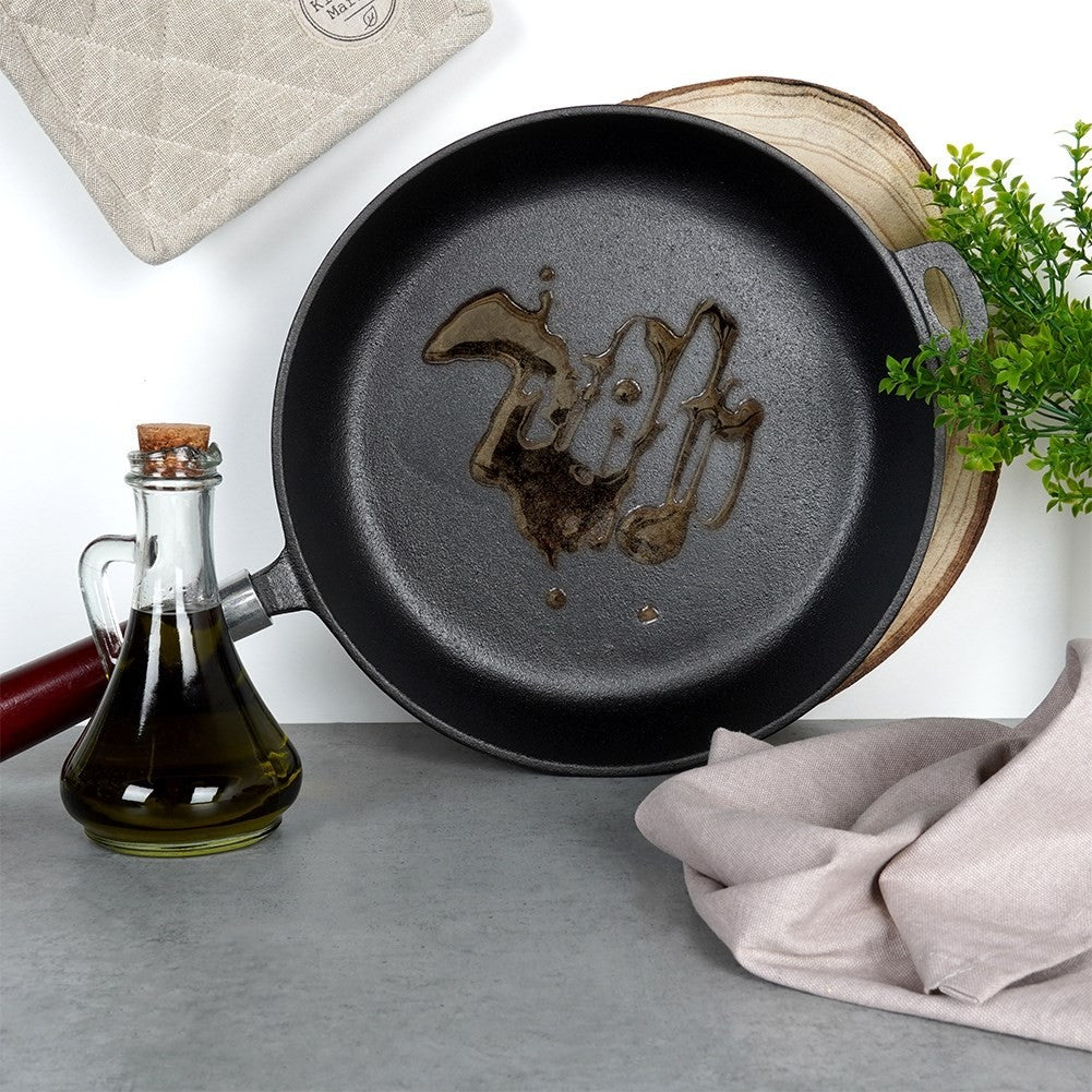 Cast iron pan 28 cm with wooden handle