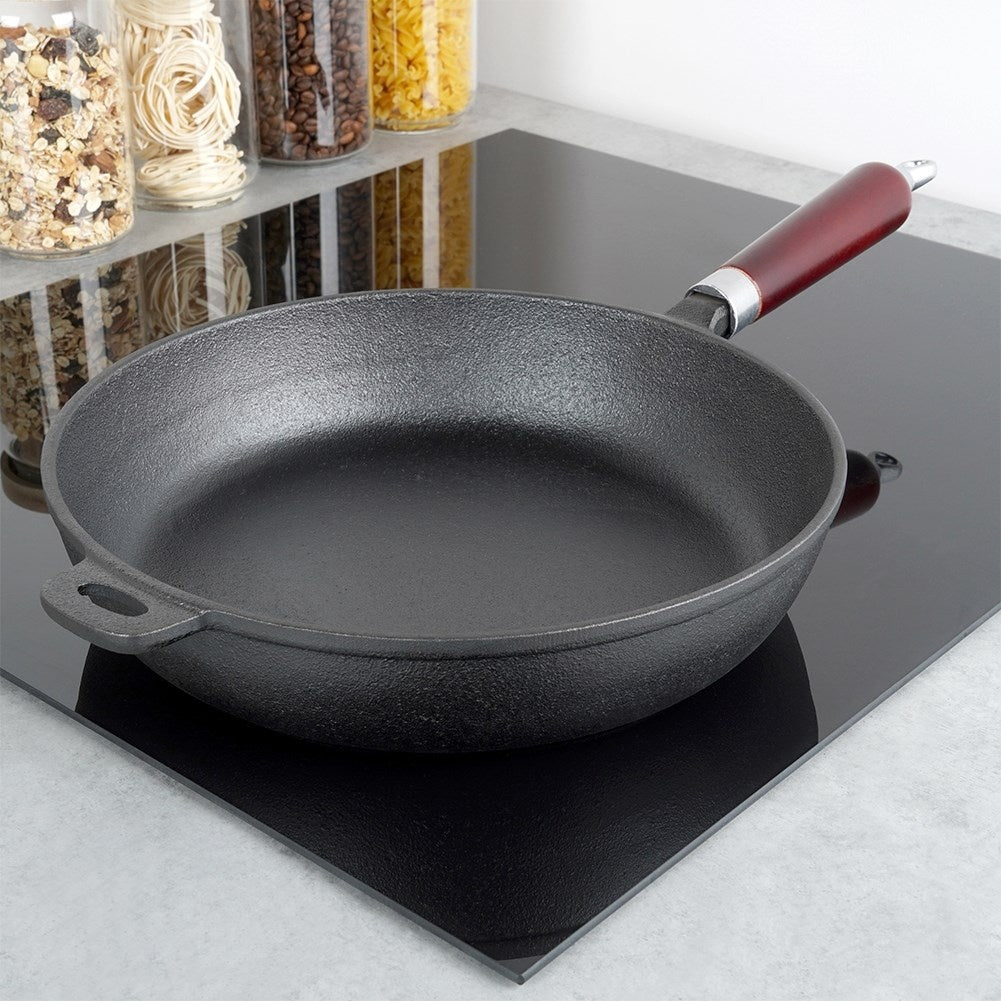 Cast iron pan 28 cm with wooden handle
