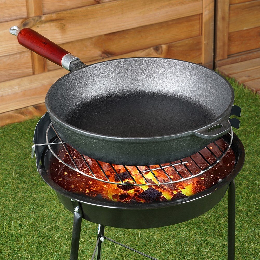 Cast iron pan 28 cm with wooden handle