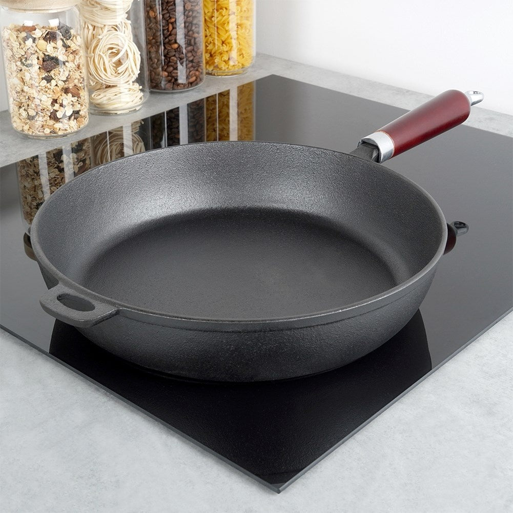Cast iron pan 30 cm with wooden handle for all cooking