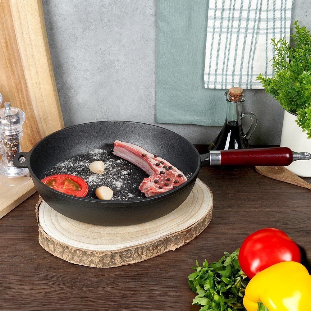 Cast iron pan 30 cm with wooden handle for all cooking