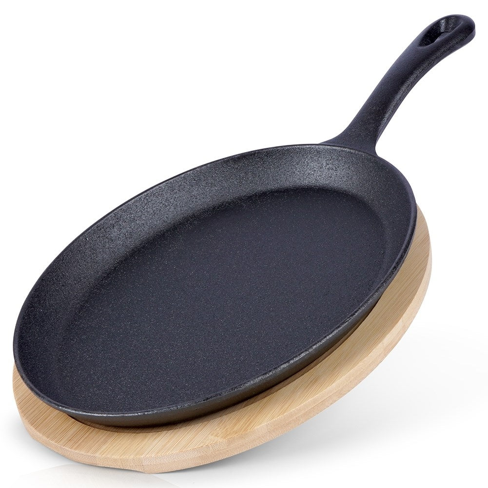 Cast iron pan for delicious dishes on the stove, oven or fire