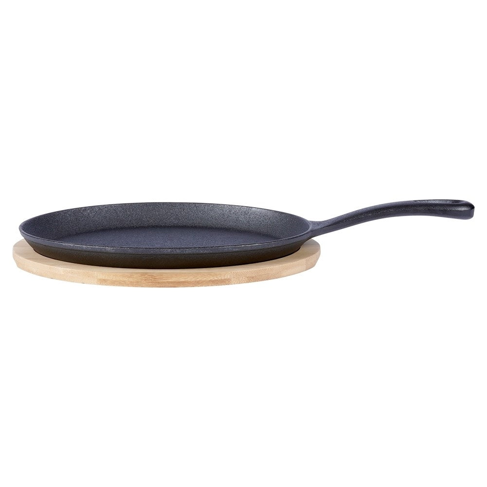 Cast iron pan for delicious dishes on the stove, oven or fire