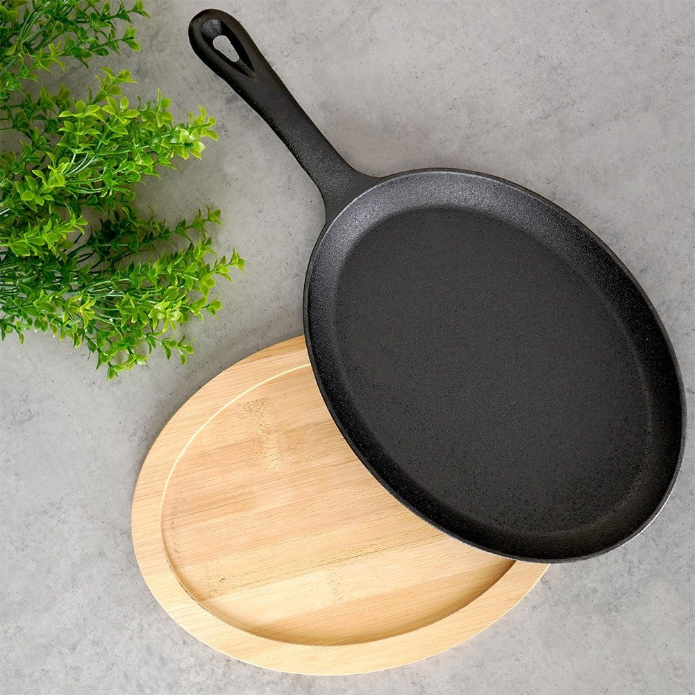 Cast iron pan for delicious dishes on the stove, oven or fire