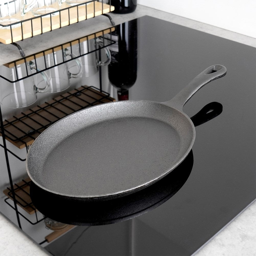 Cast iron pan for delicious dishes on the stove, oven or fire