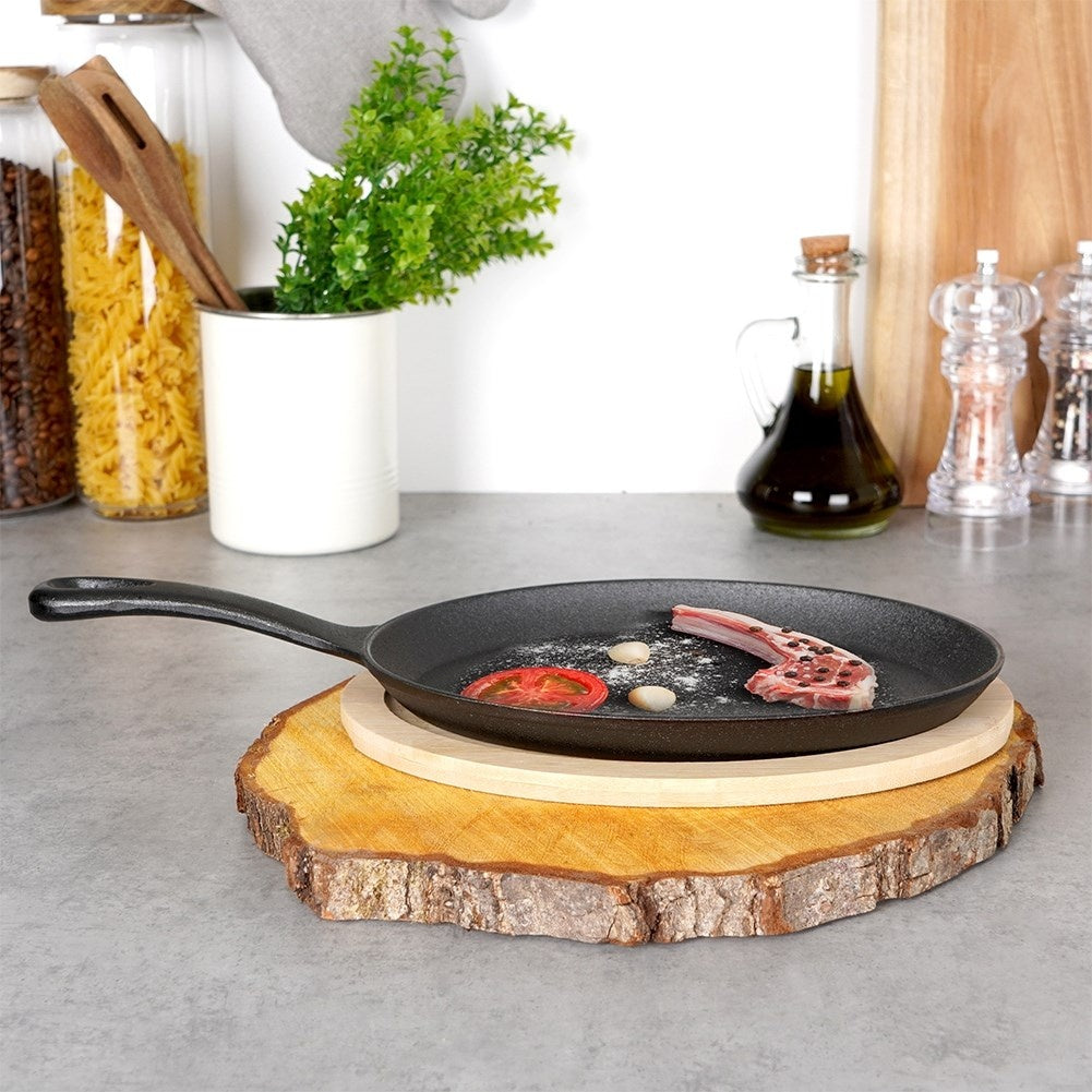 Cast iron pan for delicious dishes on the stove, oven or fire