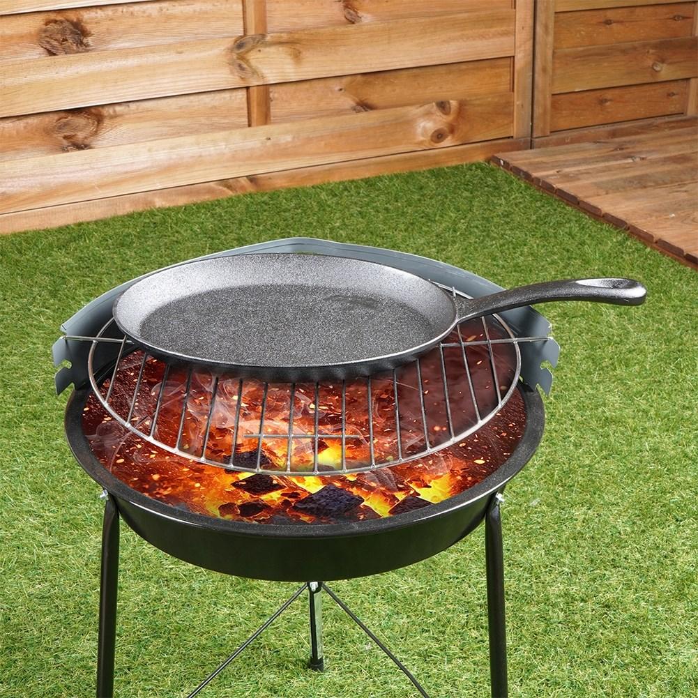 Cast iron pan for delicious dishes on the stove, oven or fire