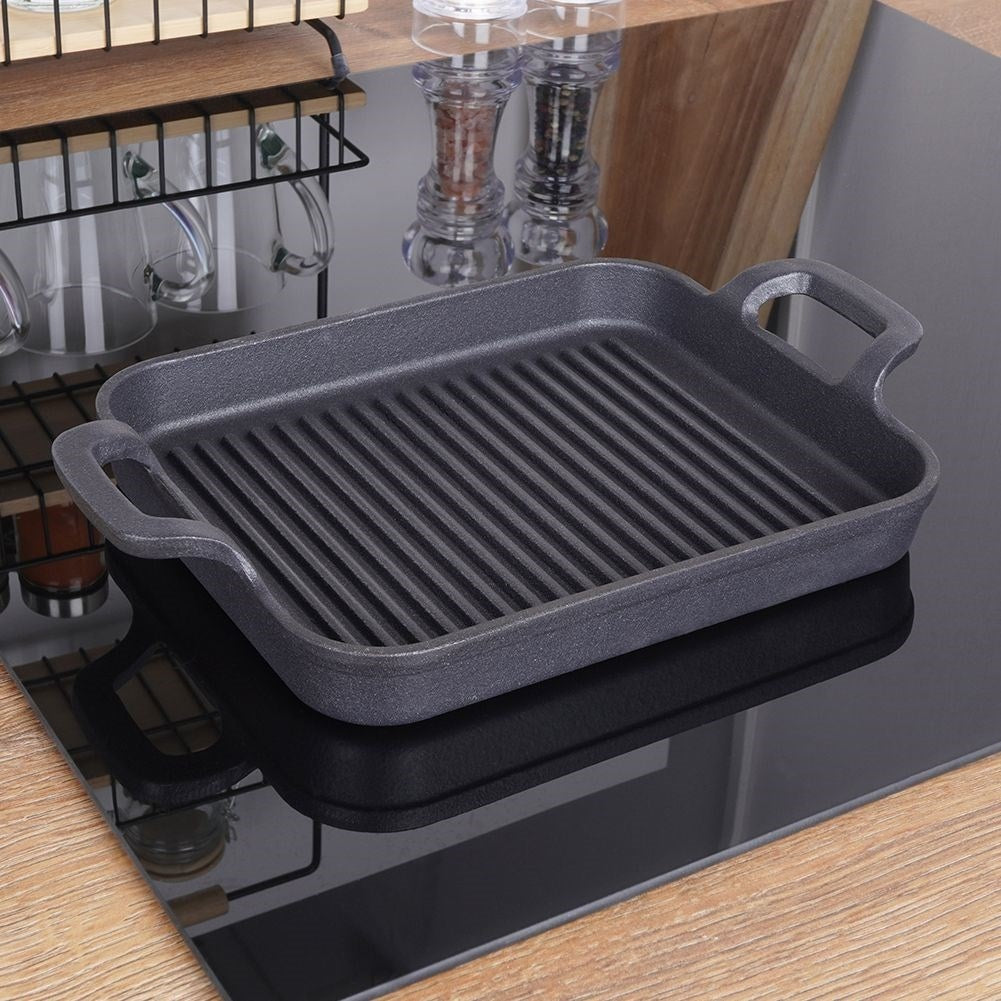 Cast iron pan for grilled dishes on the stove, oven and open fire