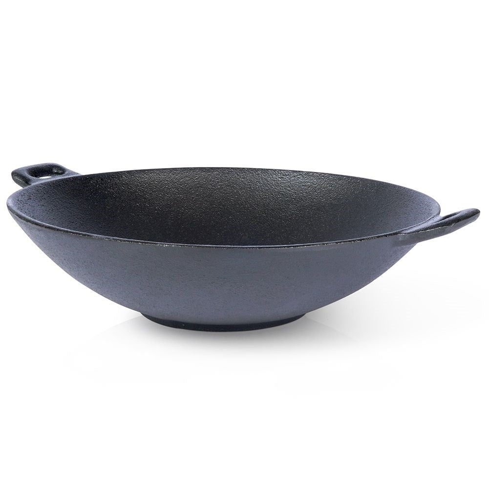 Cast iron pan for meat, vegetables and potatoes in oven or fire