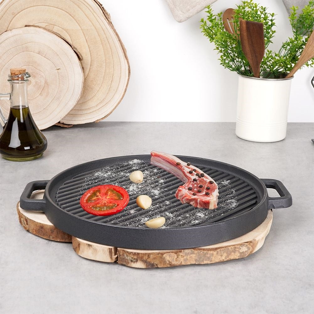 Cast iron pan for meat, vegetables and potatoes in oven or fire