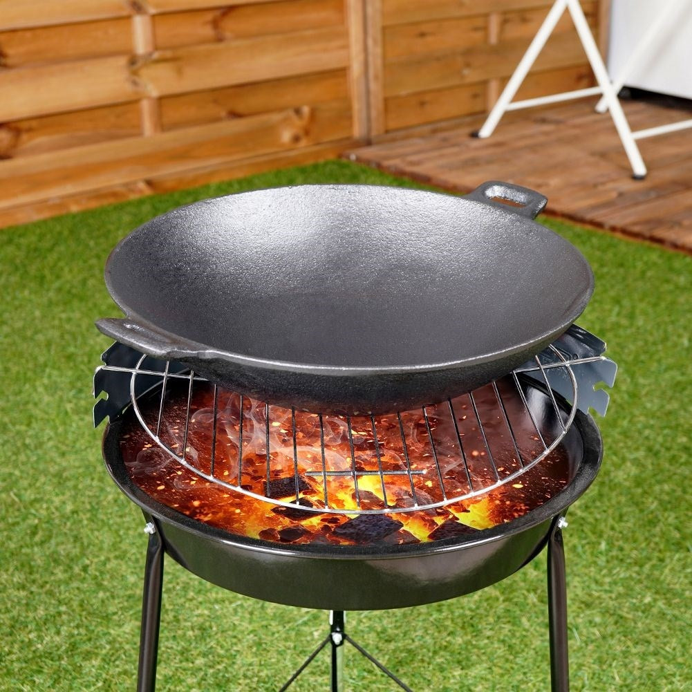 Cast iron pan for meat, vegetables and potatoes in oven or fire