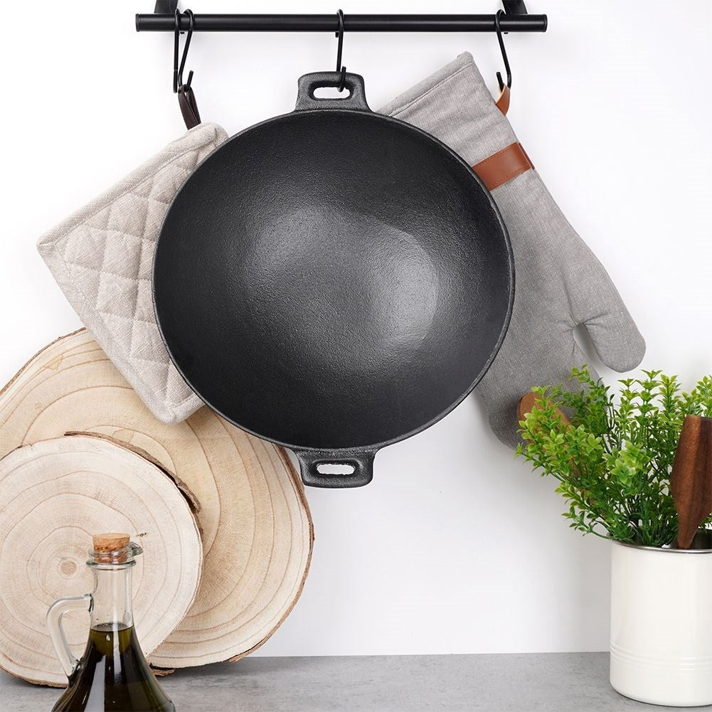 Cast iron pan for meat, vegetables and potatoes in oven or fire