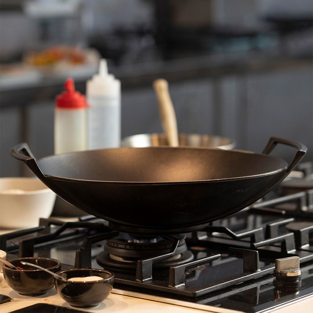Cast iron pan for meat, vegetables and potatoes in oven or fire