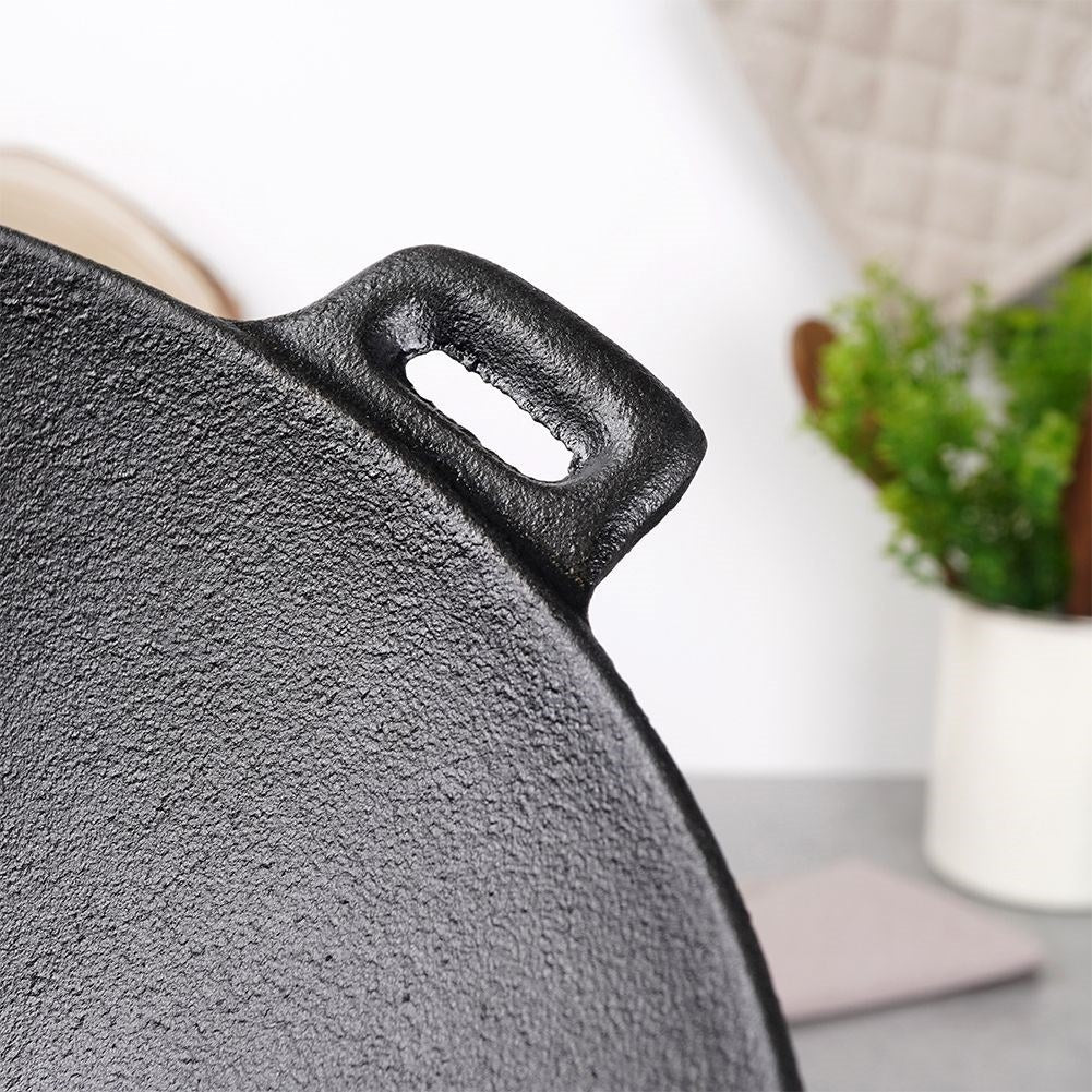 Cast iron pan for meat, vegetables and potatoes in oven or fire
