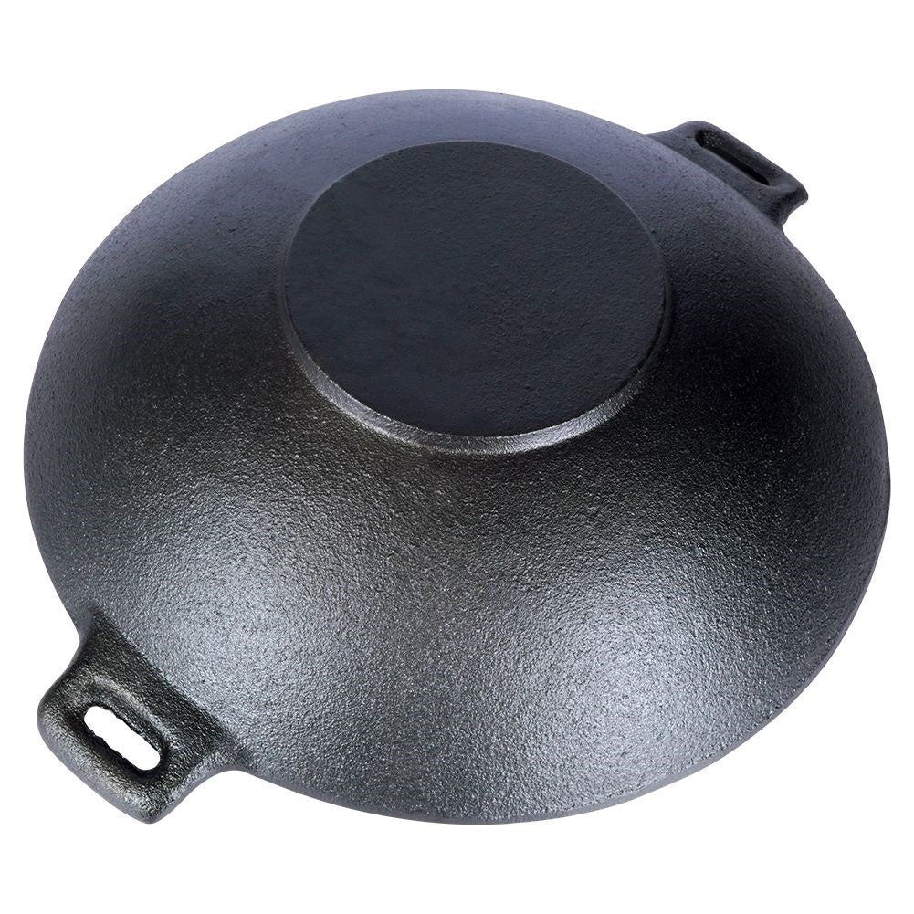 Cast iron pan for meat, vegetables and potatoes in oven or fire