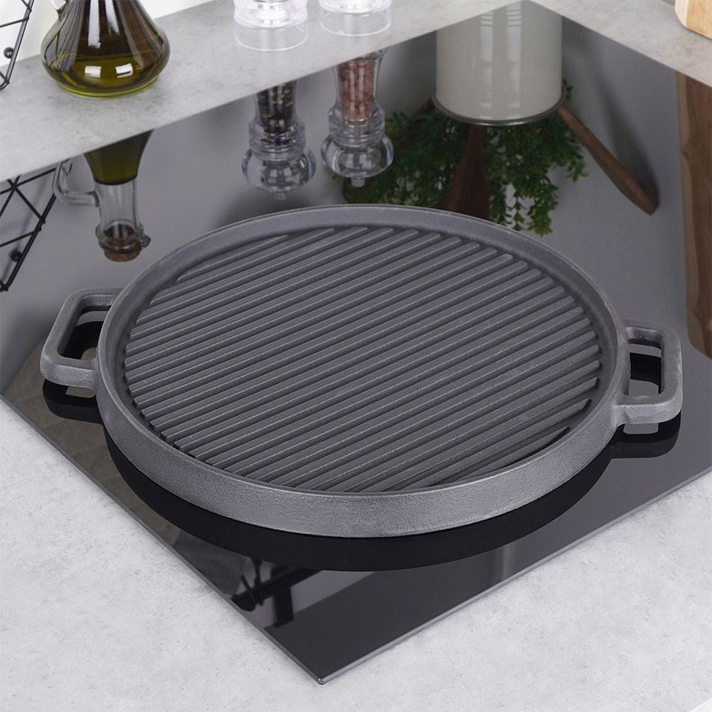 Cast iron pan for meat, vegetables and potatoes in oven or fire