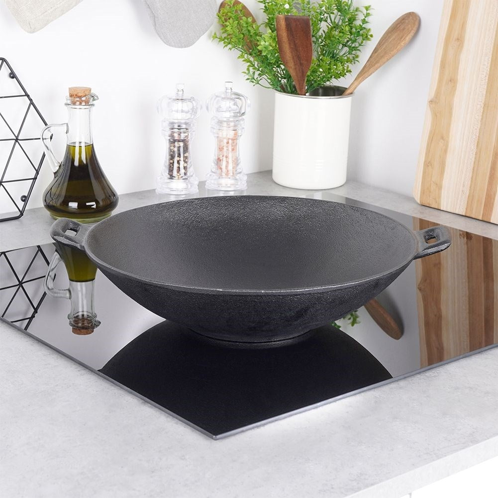 Cast iron pan for meat, vegetables and potatoes in oven or fire