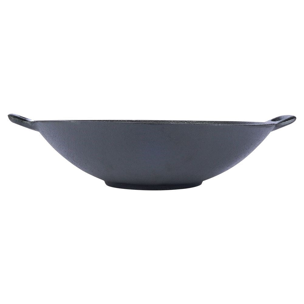 Cast iron pan for meat, vegetables and potatoes in oven or fire