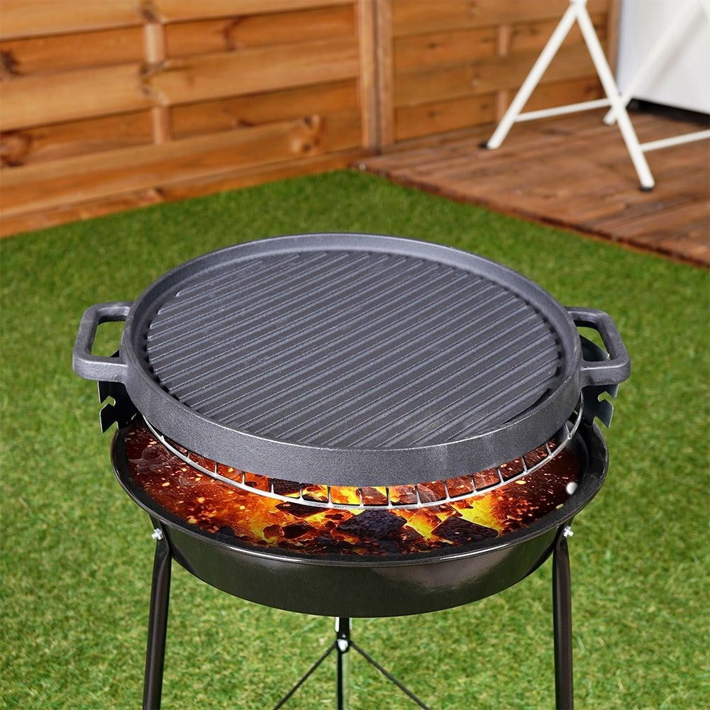 Cast iron pan for meat, vegetables and potatoes in oven or fire