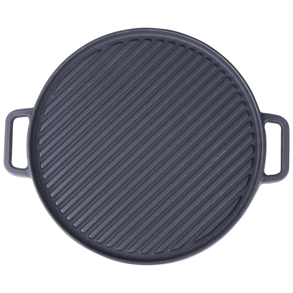Cast iron pan for meat, vegetables and potatoes in oven or fire