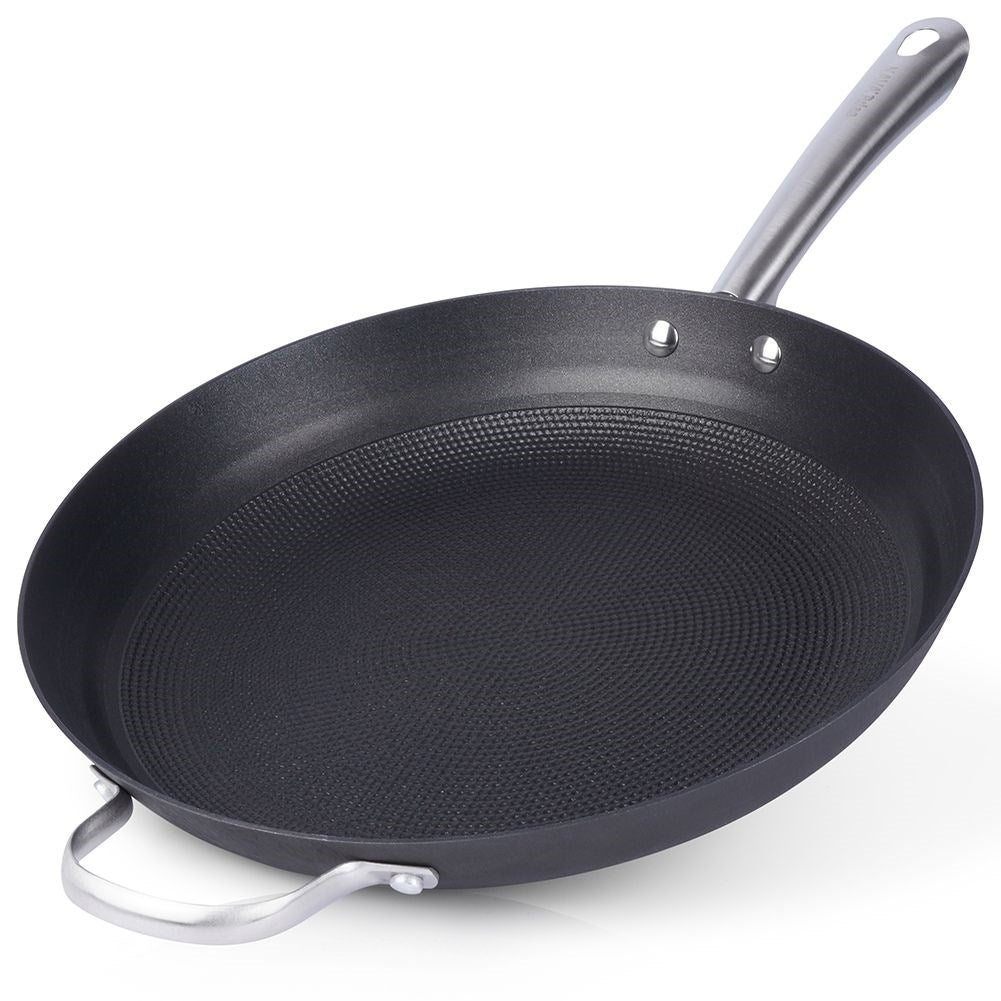 Cast iron pan with durable non-stick coating
