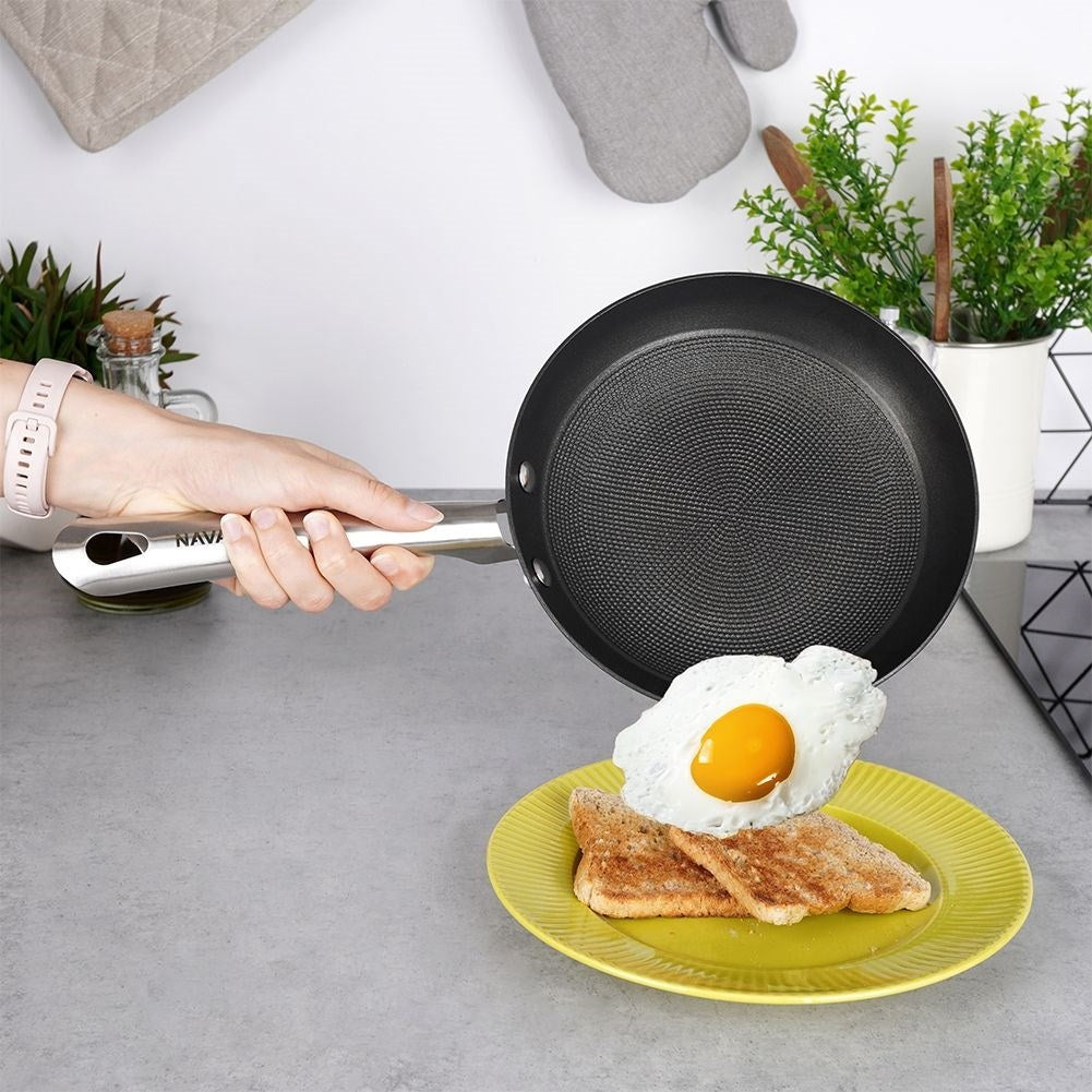 Cast iron pan with durable non-stick for frying and oven