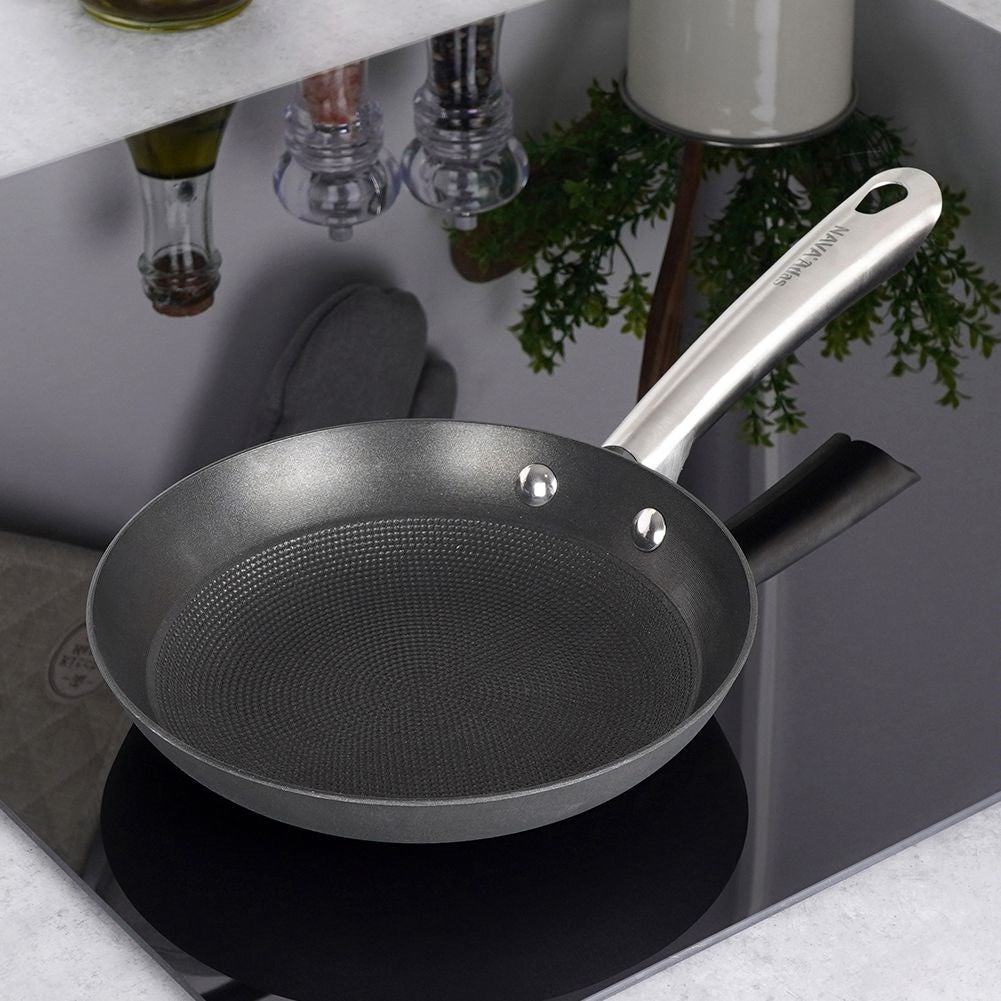 Cast iron pan with durable non-stick for frying and oven