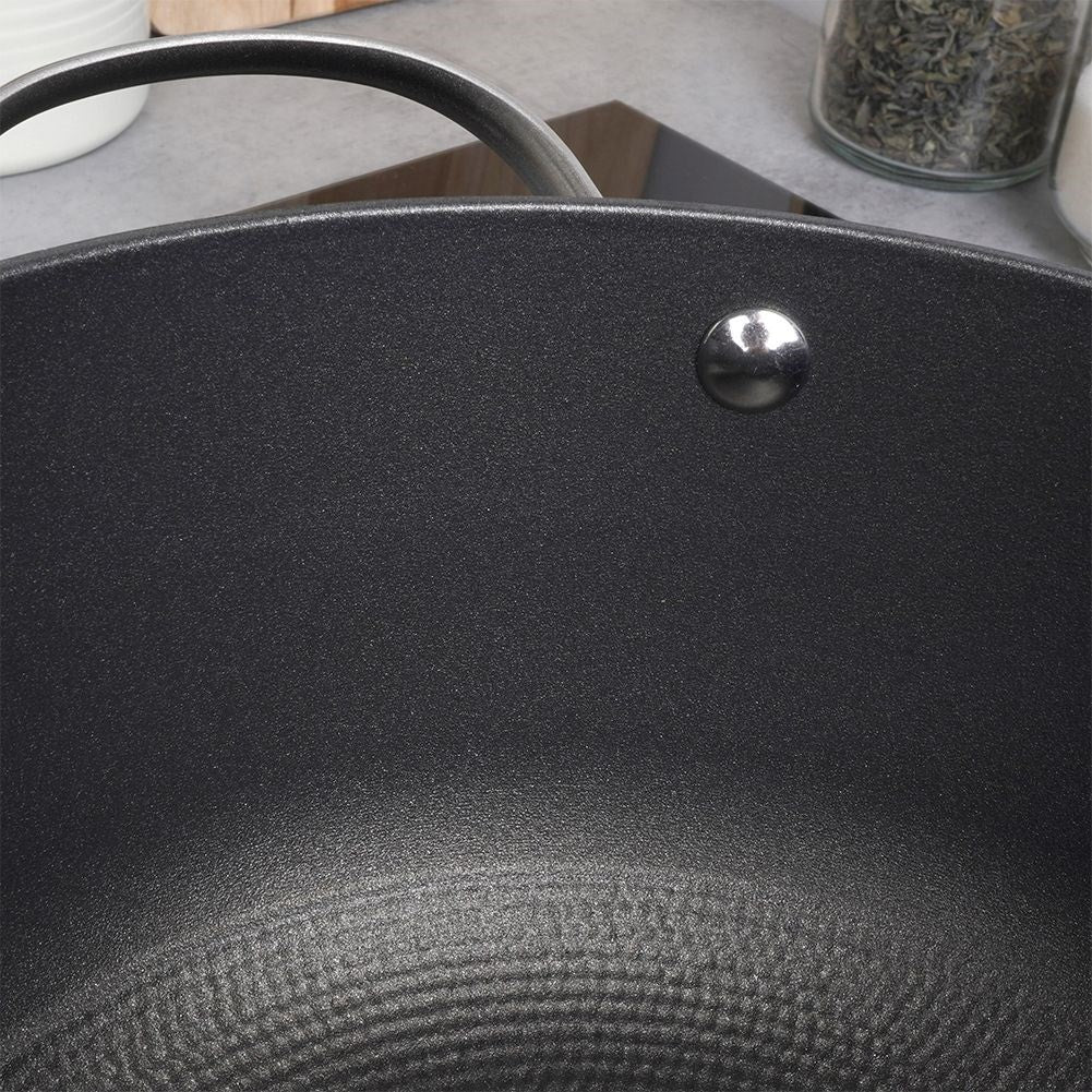 Cast iron pot 4L, non-stick, lid, stove & dishwasher safe