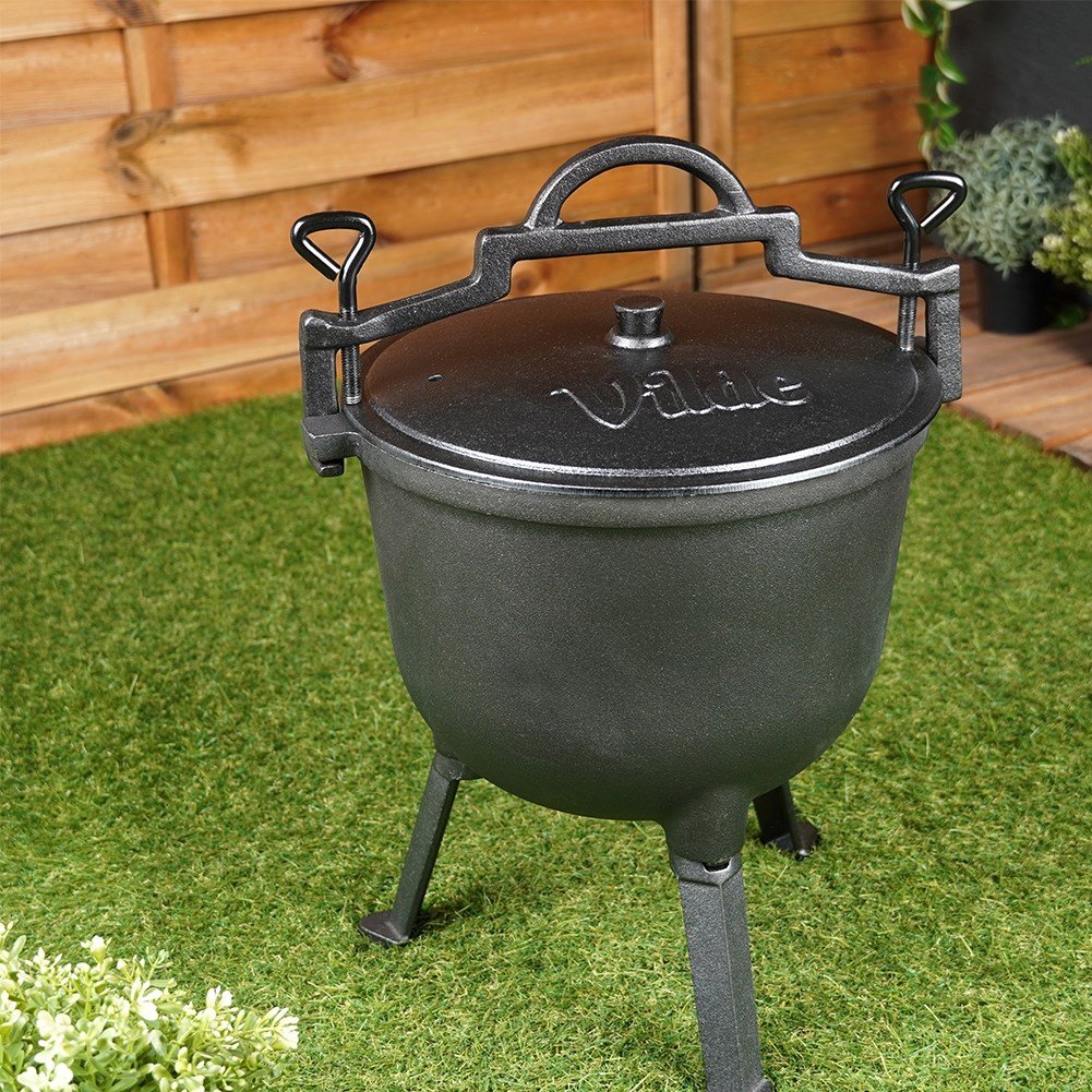 Cast iron pot on legs with lid - 10 litres