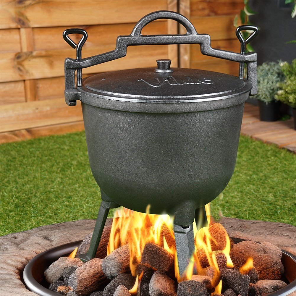Cast iron pot on legs with lid - 10 litres