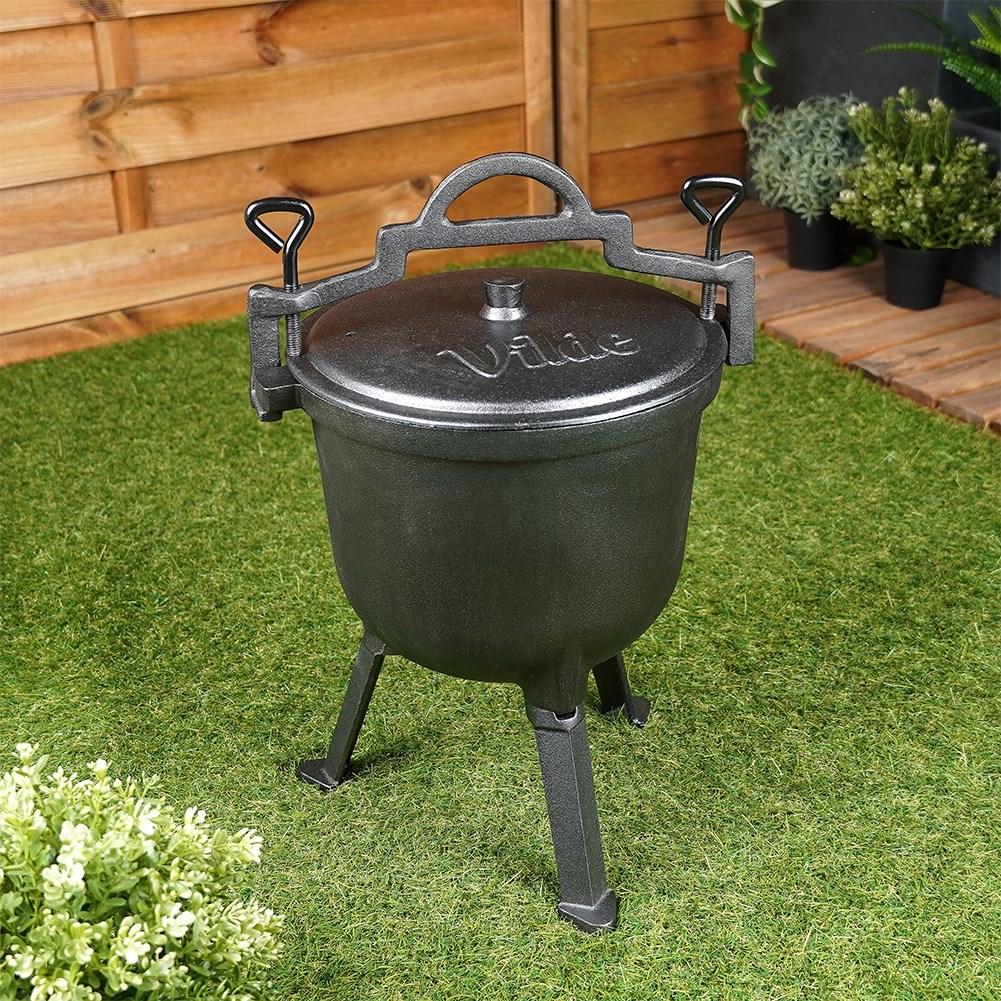 Cast iron pot with lid and legs, 8 litres