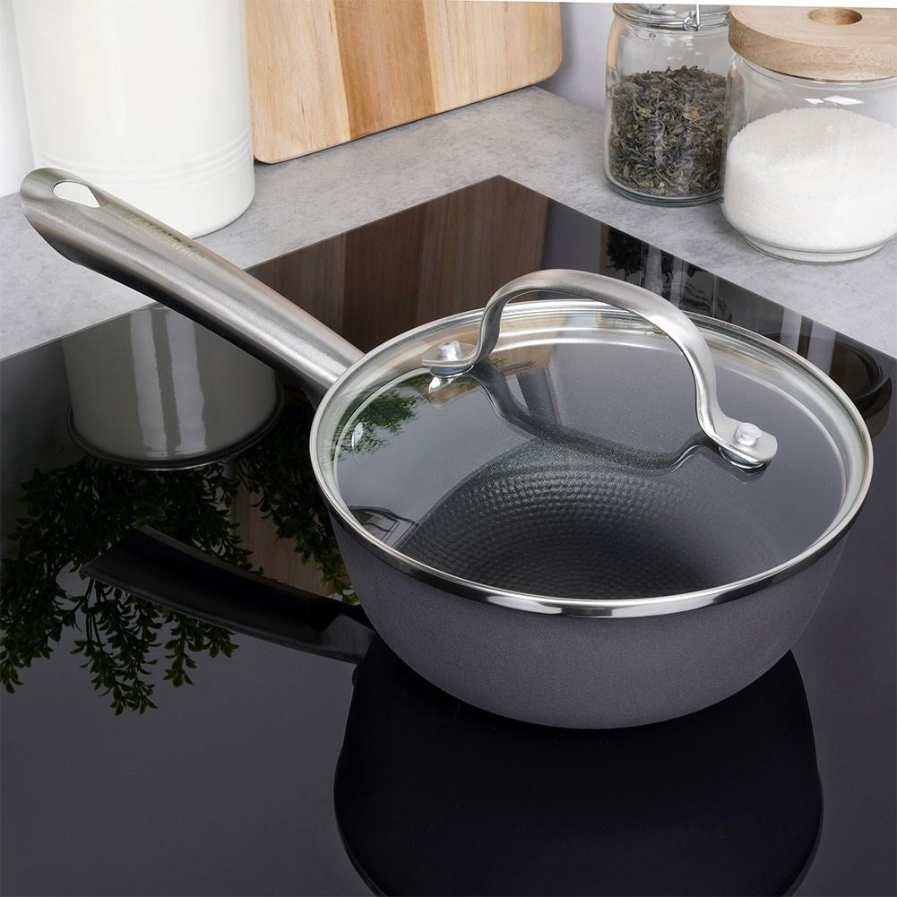 Cast iron pot with non-stick coating and lid