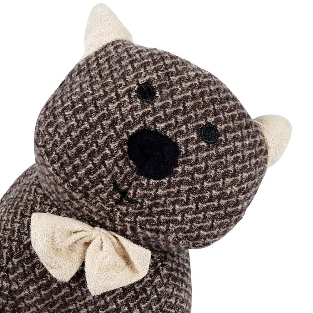 Cat-shaped door stop: Protects against slamming doors in children's rooms