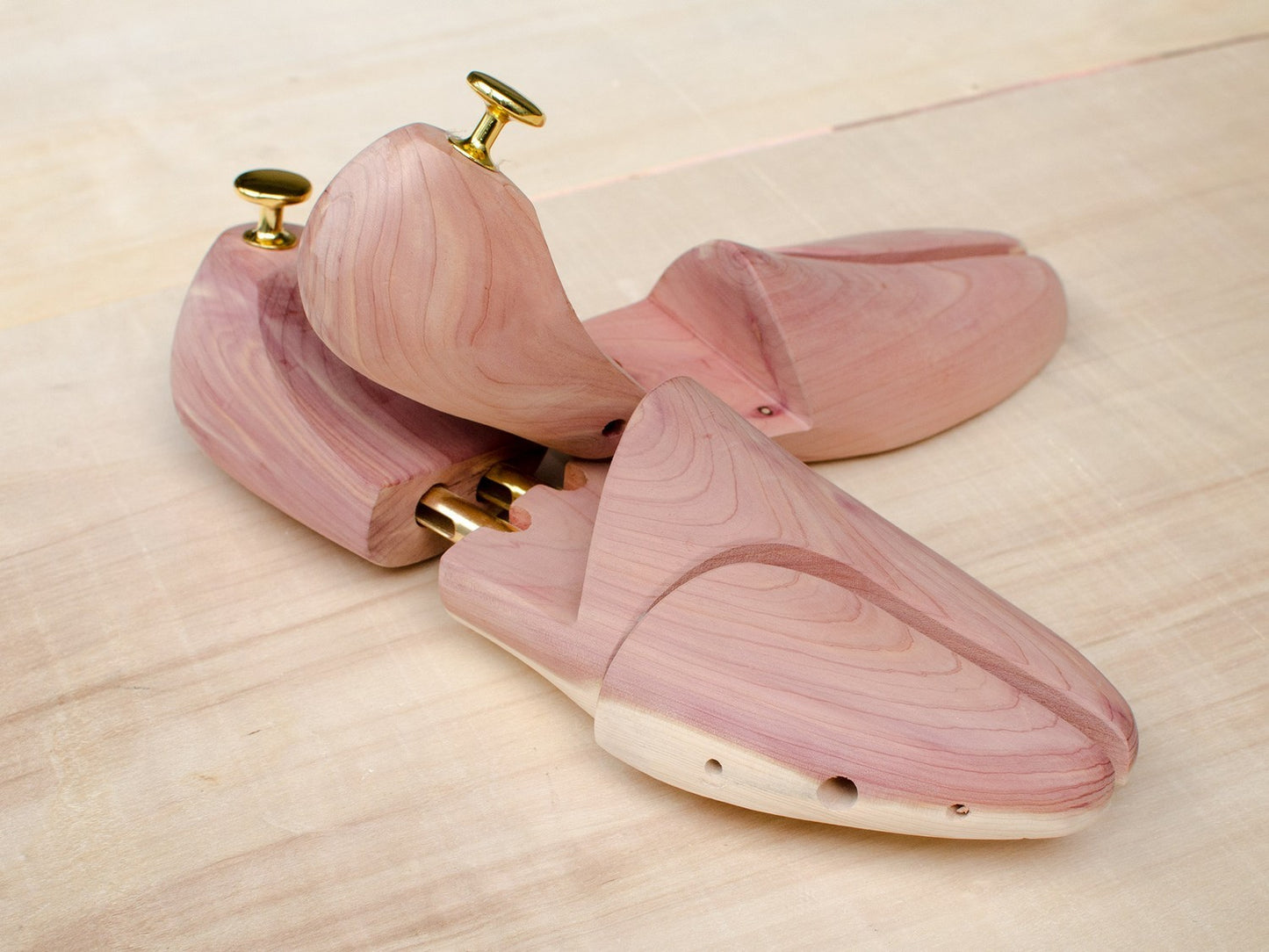 Cedar shoe tree, pair size 42-43, Massido