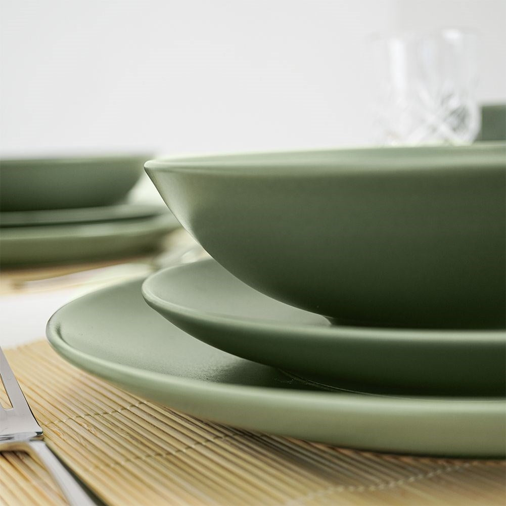 Ceramic Dessert Plate - Timeless Design and Trendy Color