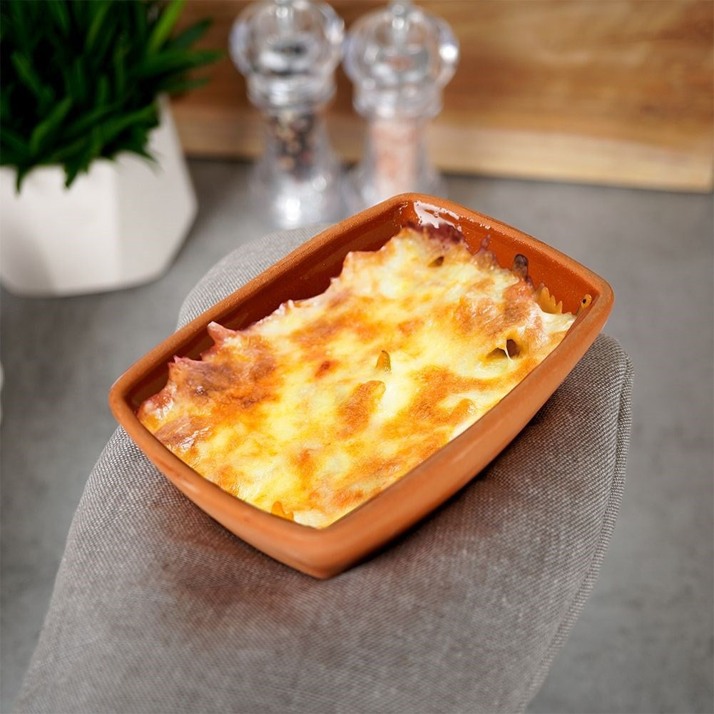 Ceramic baking dish: Perfect for all dishes, oven safe